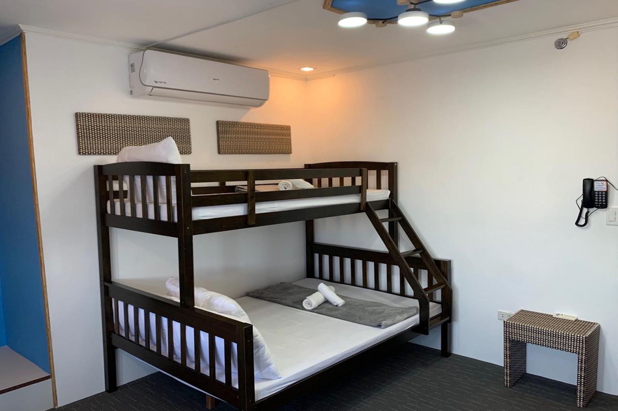 Attic Capsule Hotel Marigondon  Zewnętrze zdjęcie