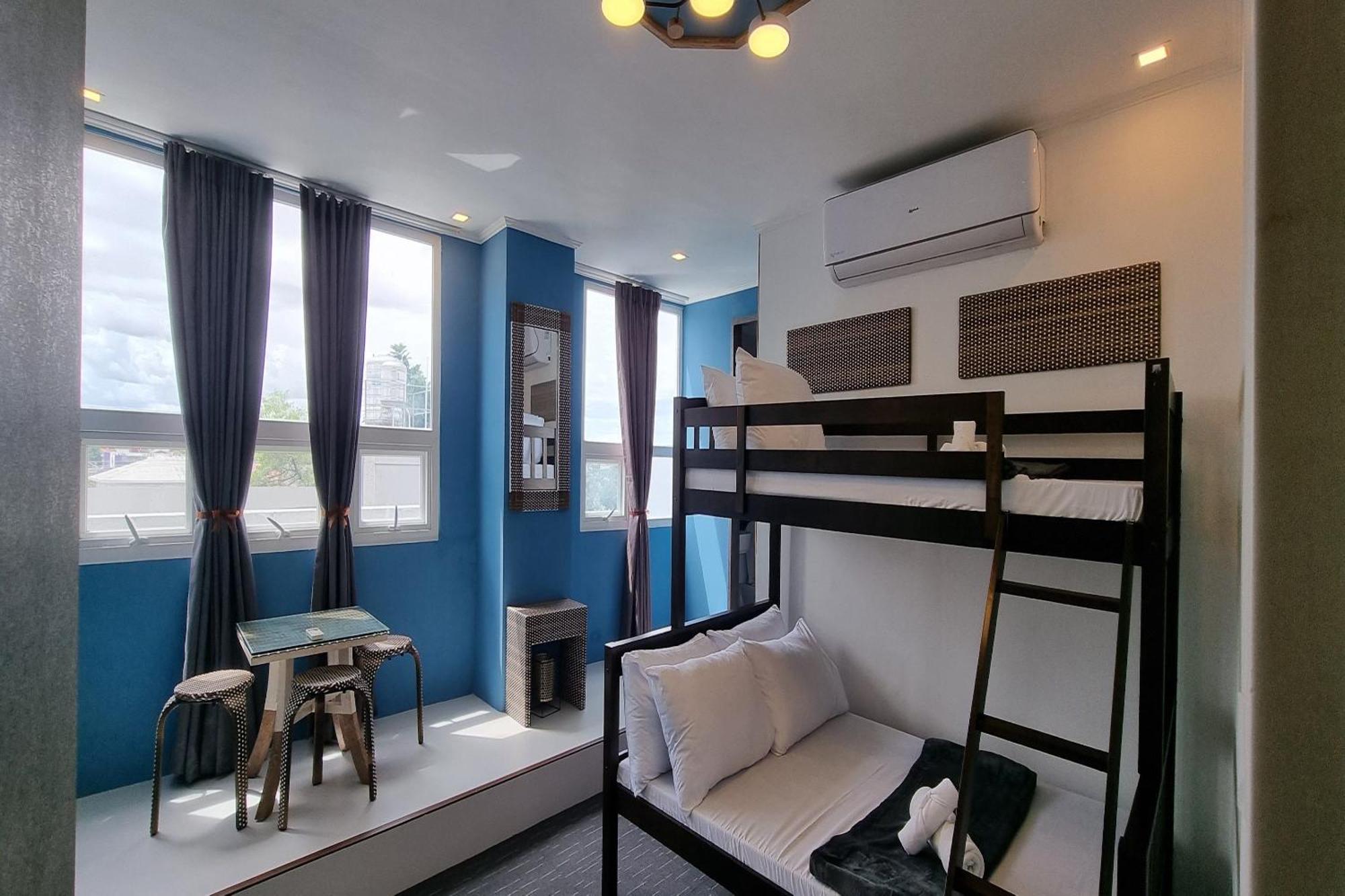 Attic Capsule Hotel Marigondon  Zewnętrze zdjęcie