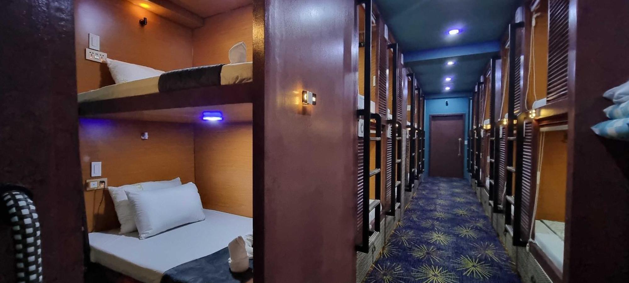 Attic Capsule Hotel Marigondon  Zewnętrze zdjęcie