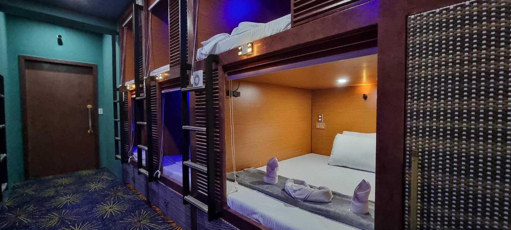 Attic Capsule Hotel Marigondon  Zewnętrze zdjęcie