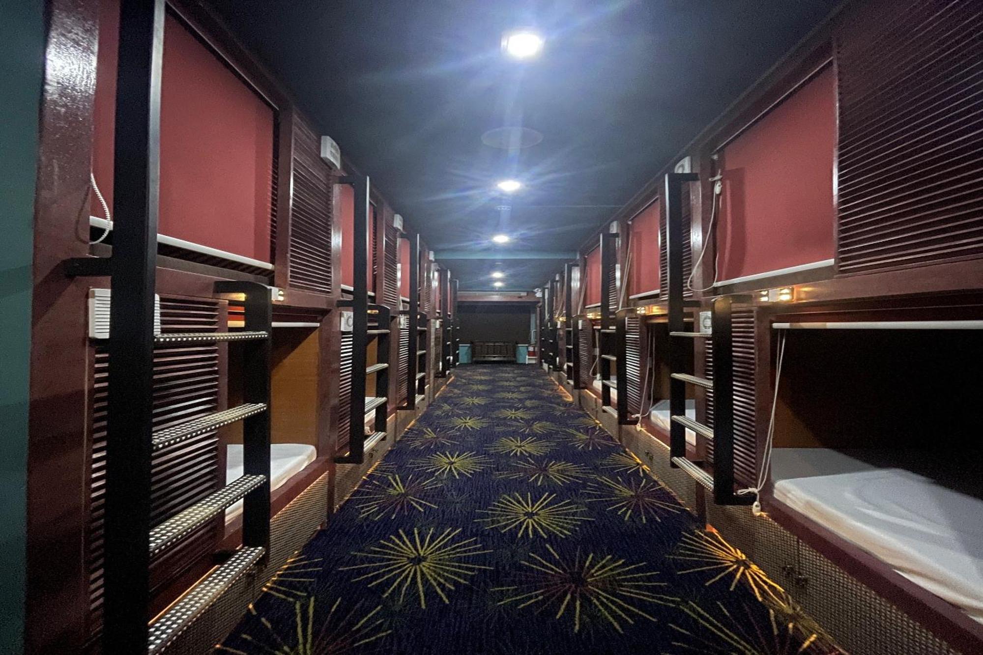 Attic Capsule Hotel Marigondon  Zewnętrze zdjęcie