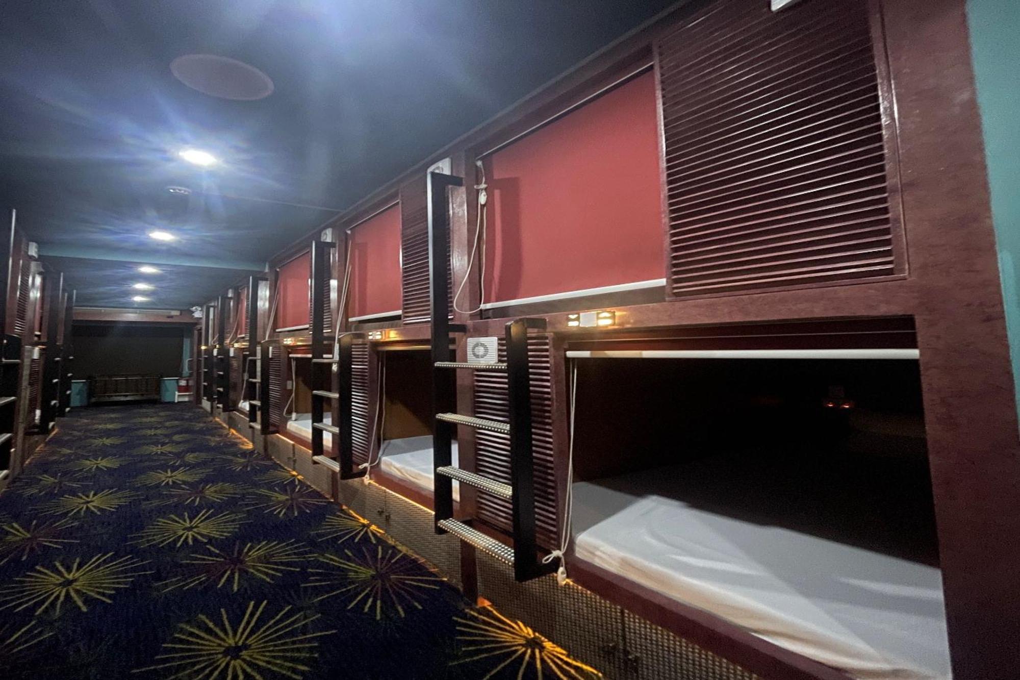 Attic Capsule Hotel Marigondon  Zewnętrze zdjęcie