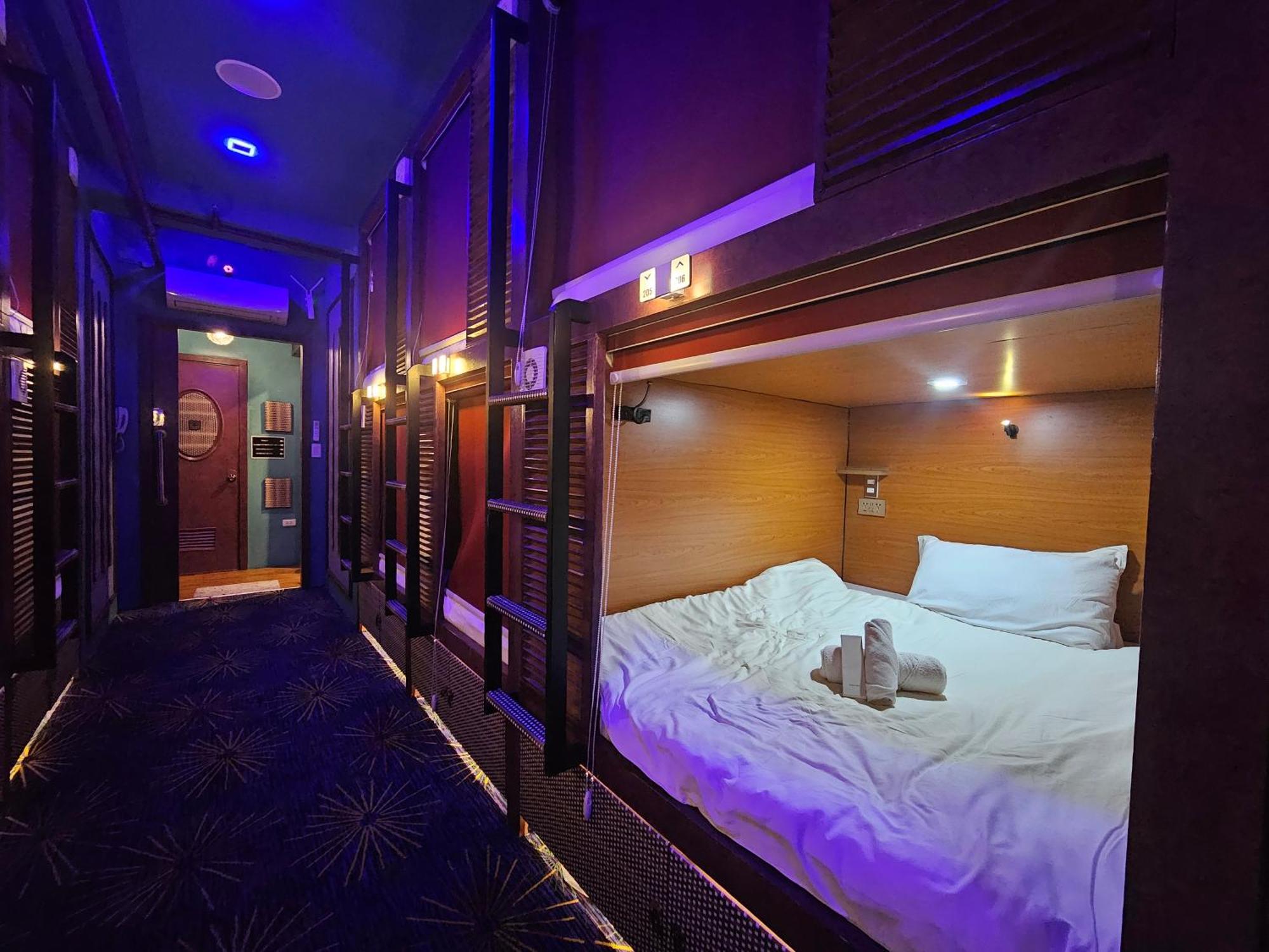 Attic Capsule Hotel Marigondon  Zewnętrze zdjęcie