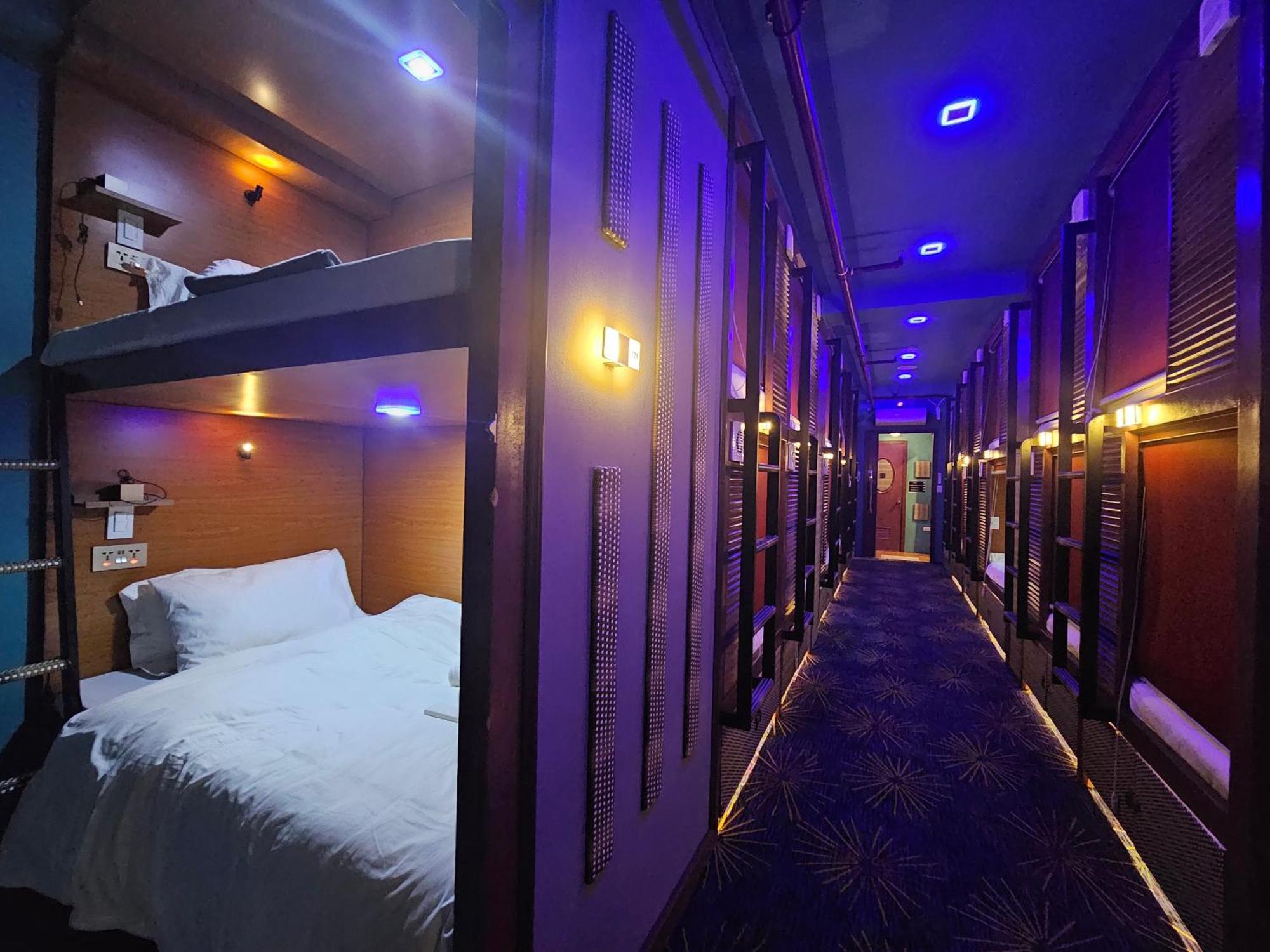 Attic Capsule Hotel Marigondon  Zewnętrze zdjęcie