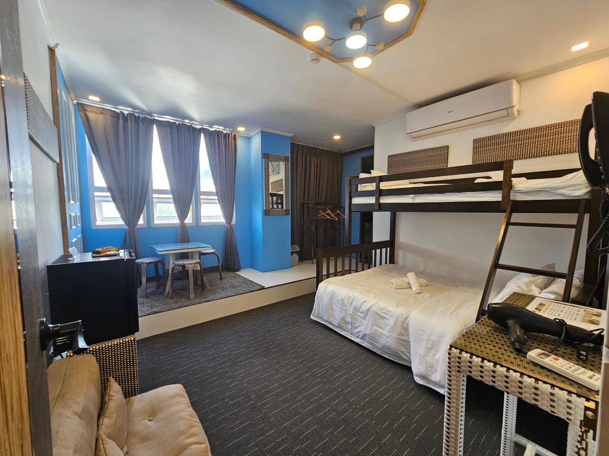 Attic Capsule Hotel Marigondon  Zewnętrze zdjęcie