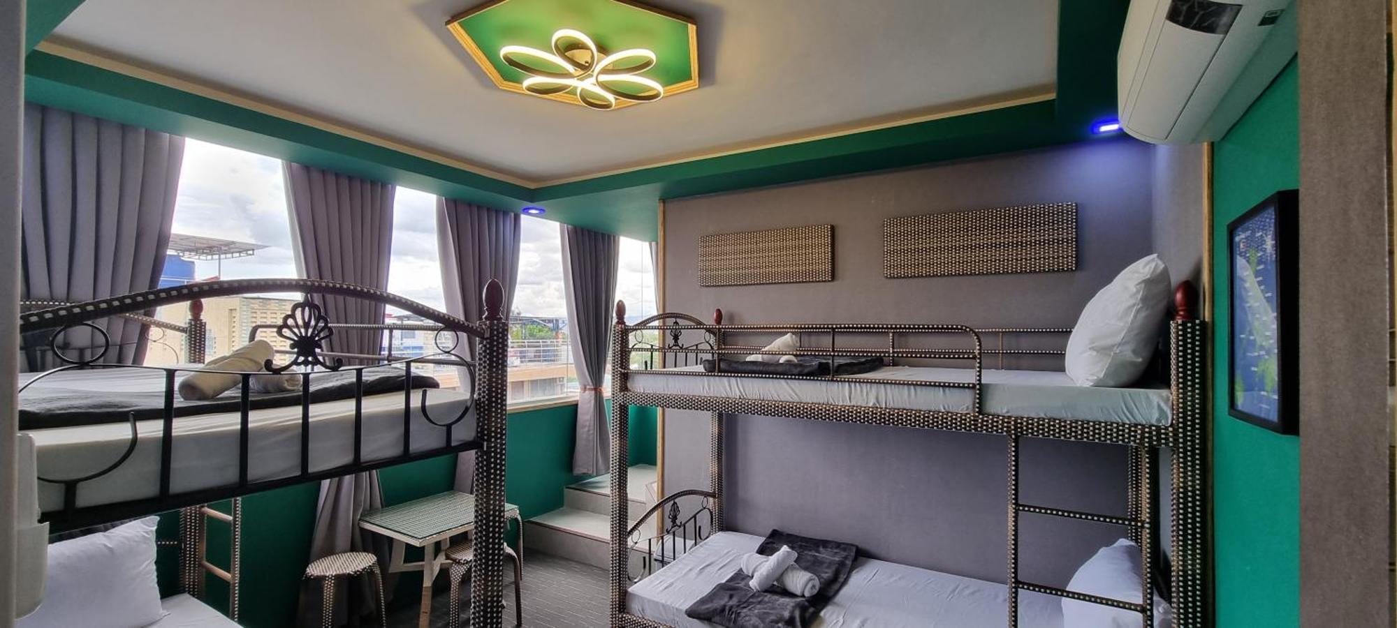 Attic Capsule Hotel Marigondon  Zewnętrze zdjęcie