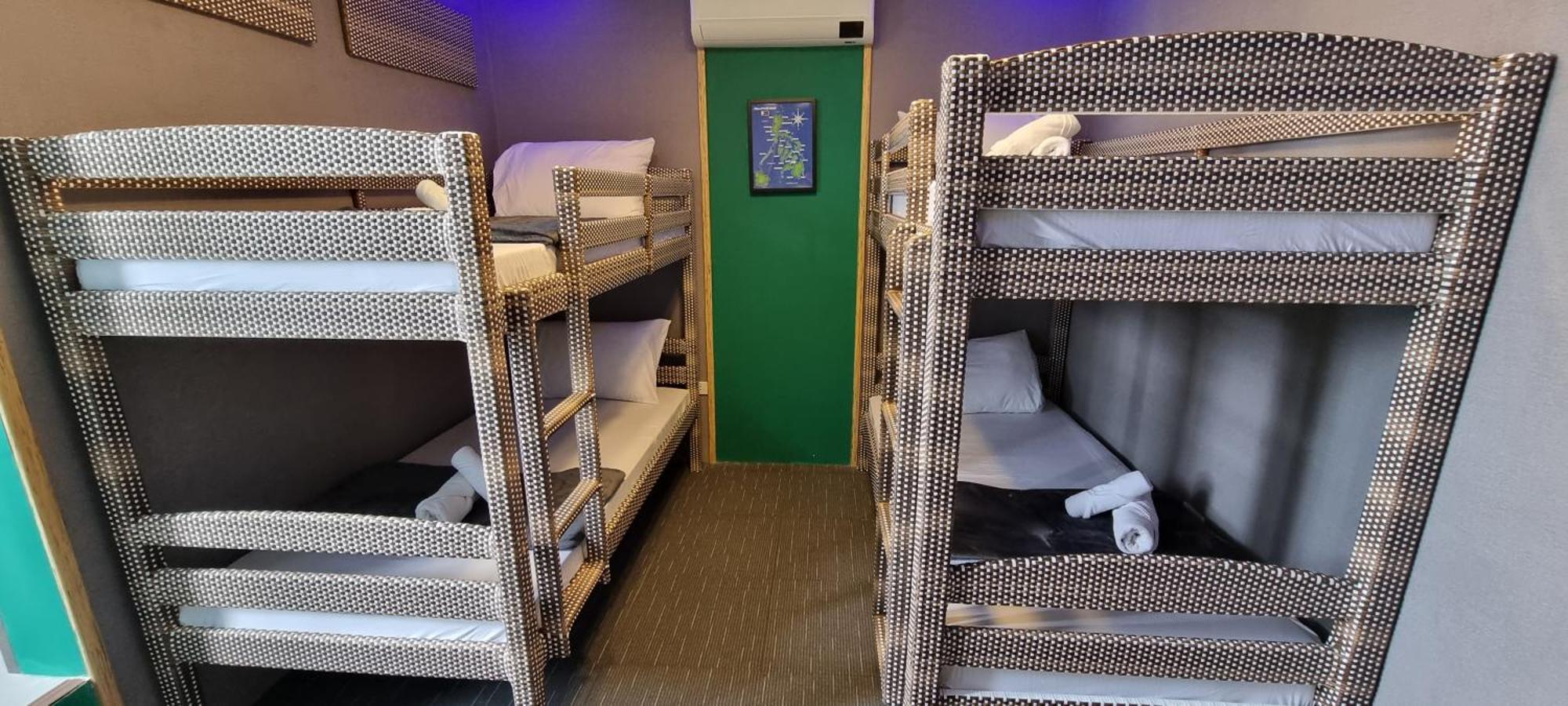 Attic Capsule Hotel Marigondon  Zewnętrze zdjęcie